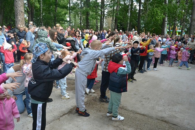 В Кинешме прошёл семейный праздник «День батутов» фото 9