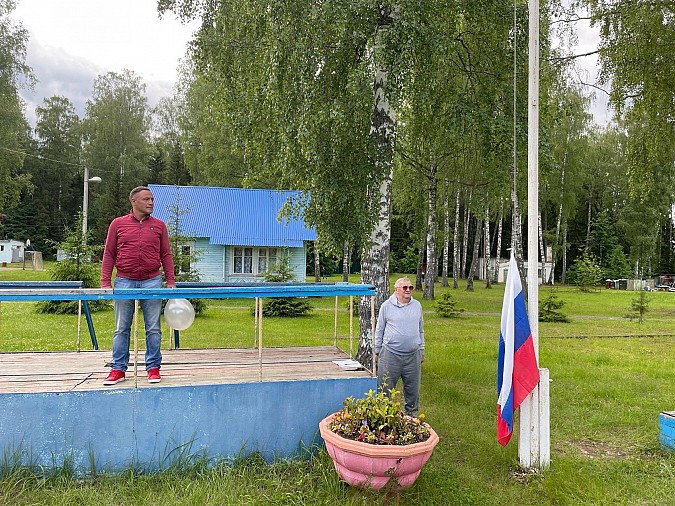 В детской базе отдыха «Радуга» подняли флаг первой смены фото 11