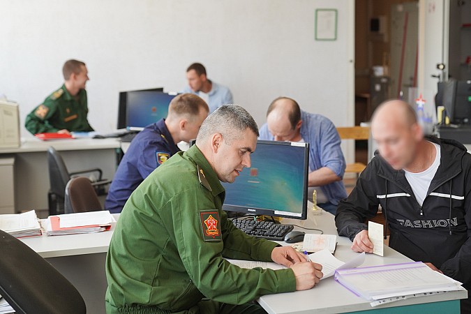 Губернатор Ивановской области посетил пункт отбора на военную службу по контракту фото 3