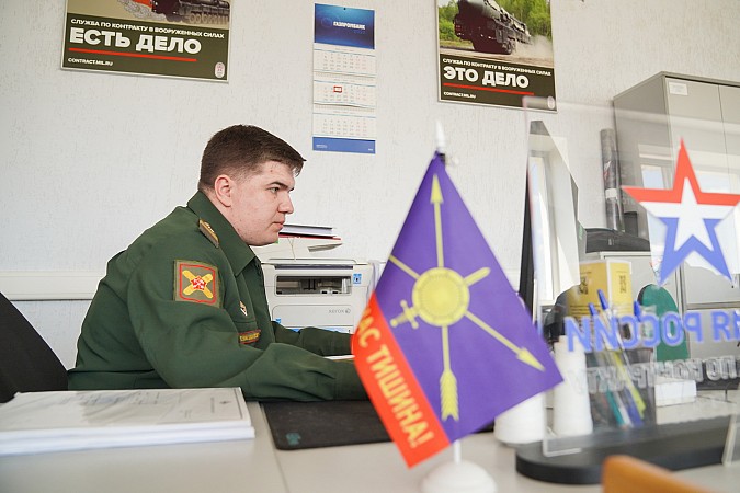 Губернатор Ивановской области посетил пункт отбора на военную службу по контракту фото 7
