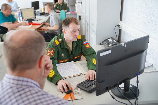Губернатор Ивановской области посетил пункт отбора на военную службу по контракту фото 4