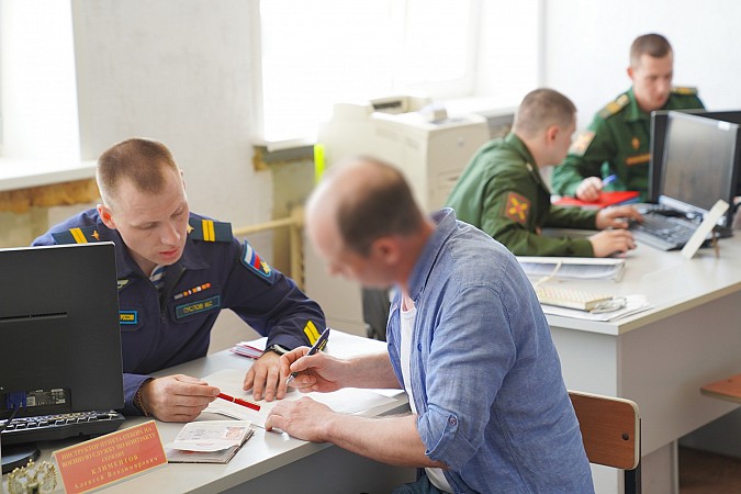 Губернатор Ивановской области посетил пункт отбора на военную службу по контракту фото 5