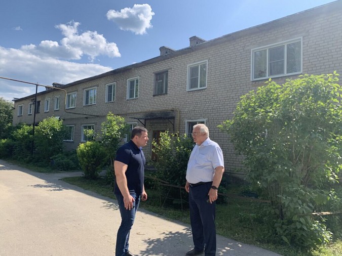 Александр Фомин помог жителям «Новинок» с капремонтом крыши фото 2