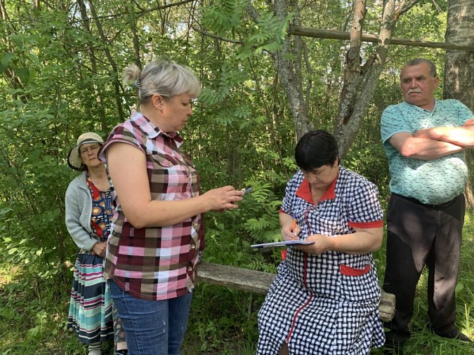 Александр Фомин помог жителям «Новинок» с капремонтом крыши фото 3