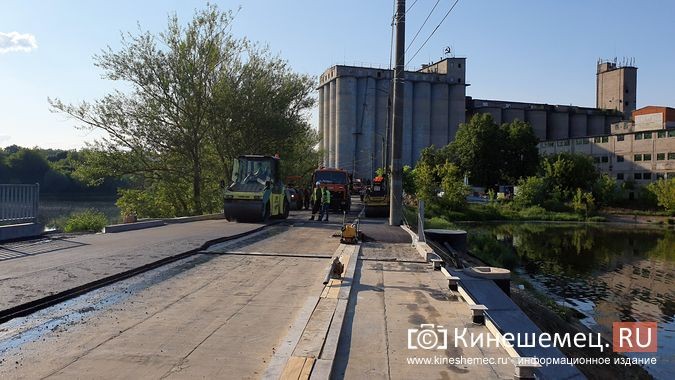 На мосту через Казоху полным ходом идет асфальтирование дорожного полотна фото 4