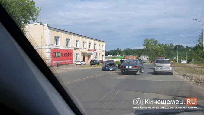 На улице Баха столкнулись «Москвич» и «Лада» фото 2