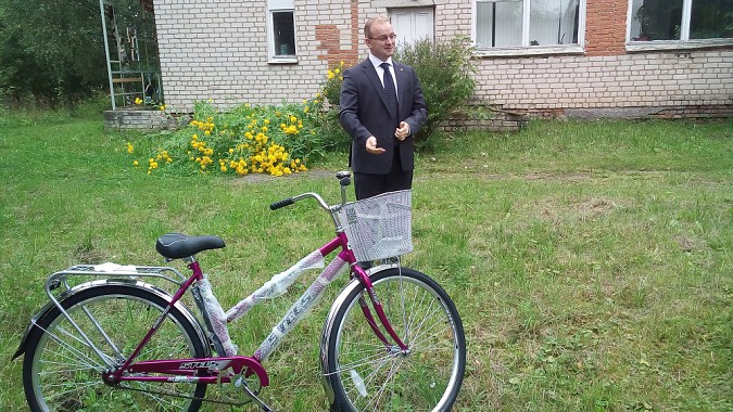 Врачу в Кинешемском районе подарили велосипед фото 2
