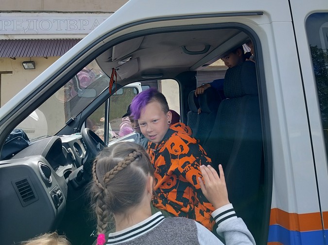 Кинешемские спасатели провели занятие для детей летнего лагеря школы №18 фото 3