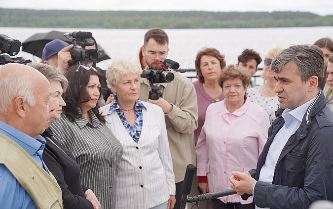 На стрелке у Никольского моста кинешемцы попросили губернатора уделить внимание микрорайонам фото 2