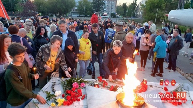 В Кинешме зажгли «свечи памяти» в честь павших в Великой Отечественной войне фото 11