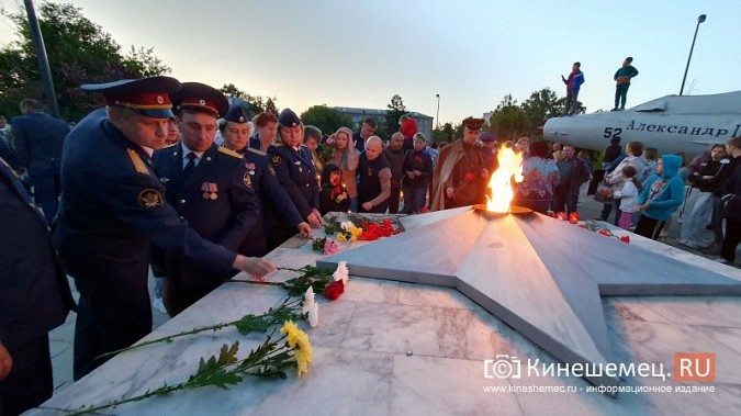 В Кинешме зажгли «свечи памяти» в честь павших в Великой Отечественной войне фото 9