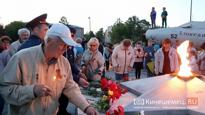 В Кинешме зажгли «свечи памяти» в честь павших в Великой Отечественной войне фото 8