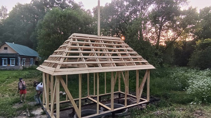 В Наволоках продолжается благоустройство ключика в честь Преподобного Тихона Луховского фото 3