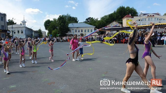 В День Кинешмы прошло традиционное шествие трудовых коллективов фото 20