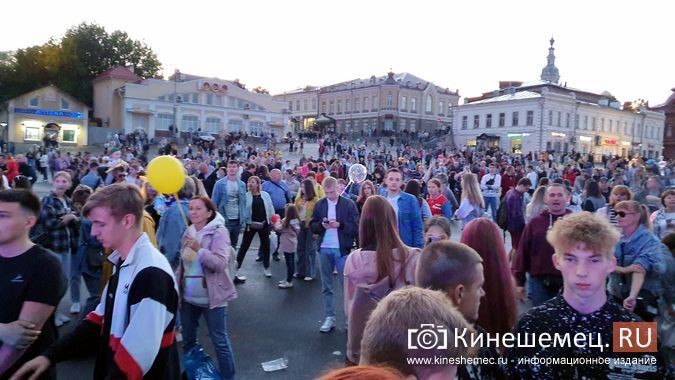 Пустились в пляс: в День Кинешмы пл.Революции стала большим тацполом фото 12