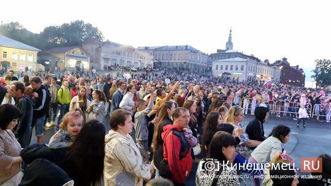 Пустились в пляс: в День Кинешмы пл.Революции стала большим тацполом фото 14