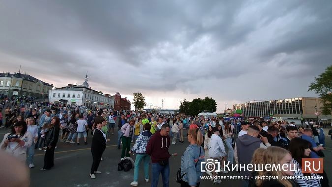 Пустились в пляс: в День Кинешмы пл.Революции стала большим тацполом фото 4