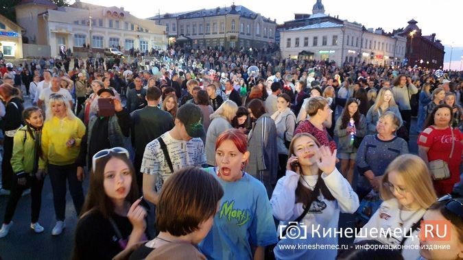 Пустились в пляс: в День Кинешмы пл.Революции стала большим тацполом фото 19