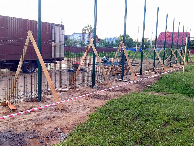 На «Автоагрегате» продолжается строительство спортивной площадки фото 2