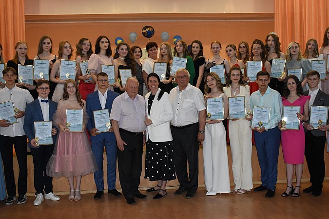 В Кинешме чествовали лучших выпускников 2023 года фото 4