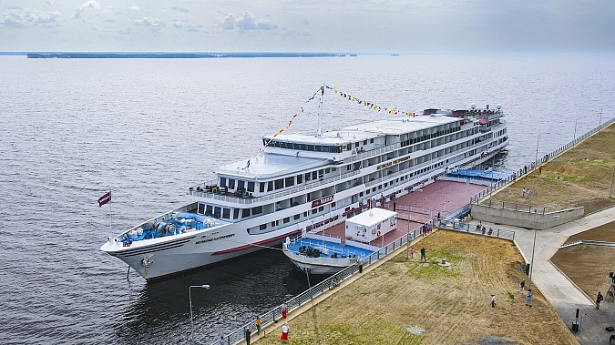 В Юрьевец впервые с 2010 года зашёл круизный теплоход фото 2