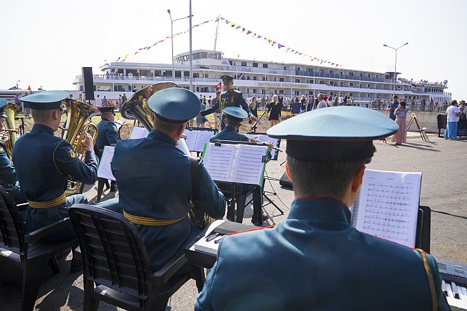 В Юрьевец впервые с 2010 года зашёл круизный теплоход фото 7