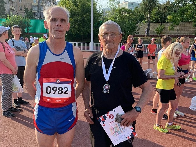 Владимир Тисленко на фото справа