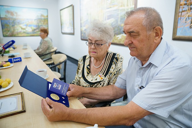 Губернатор поздравил с Днем семьи, любви и верности семейные пары, прожившие вместе более 50 лет фото 4