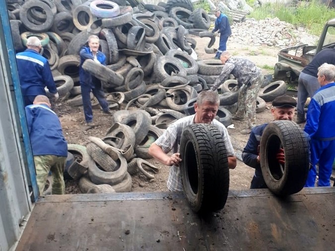 С улиц Кинешмы вывезено 20 тонн автопокрышек фото 3