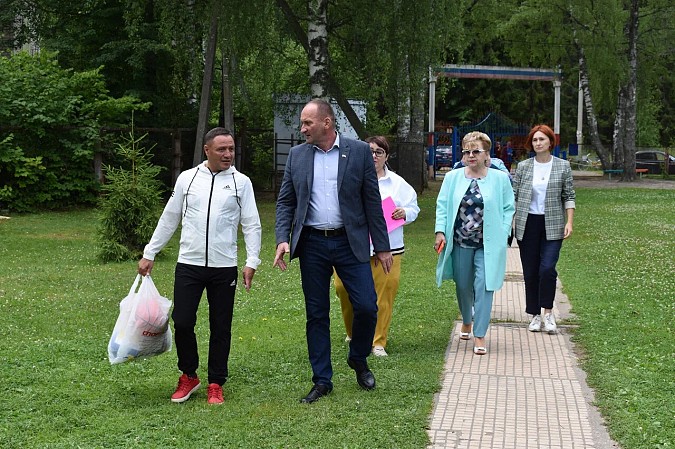 Кинешемские депутаты посетили загородную базу отдыха «Радуга» фото 20