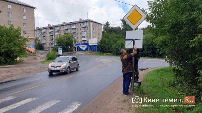 У Кузнецкого моста установили правильный знак поворота по главной дороге на 90° фото 2