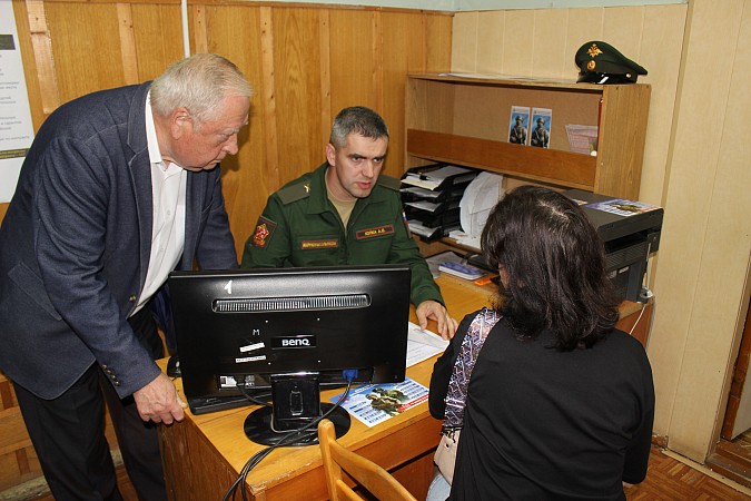 Глава Кинешмы посетил пункт отбора на военную службу по контракту фото 4