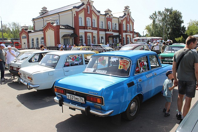 В Кинешму заехали легендарные советские автомобили фото 8