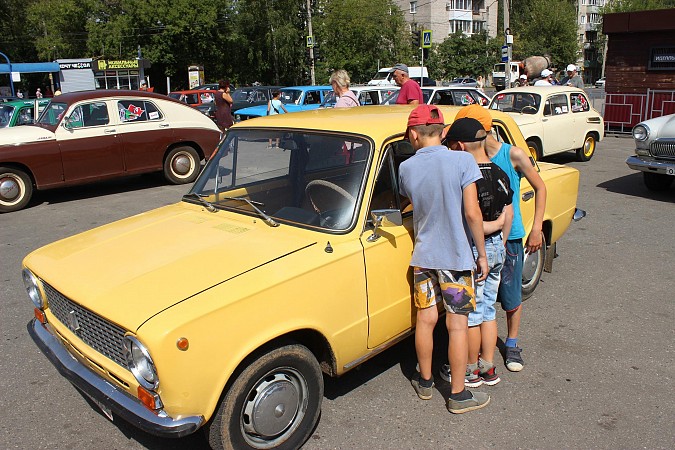 В Кинешму заехали легендарные советские автомобили фото 5
