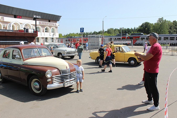 В Кинешму заехали легендарные советские автомобили фото 9