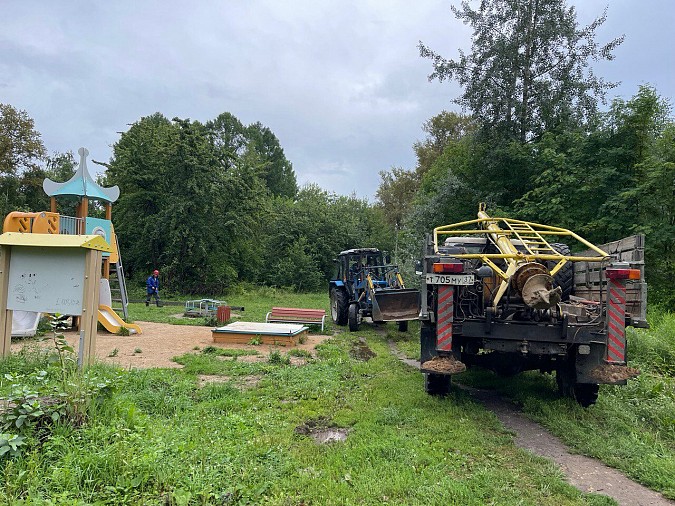 Возле площадки для воркаута на ул.Баумана начали установку опор уличного освещения фото 6