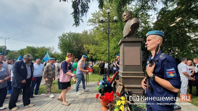 «Вернёмся с победой!»: В Кинешме отметили 93-ю годовщину образования ВДВ фото 16