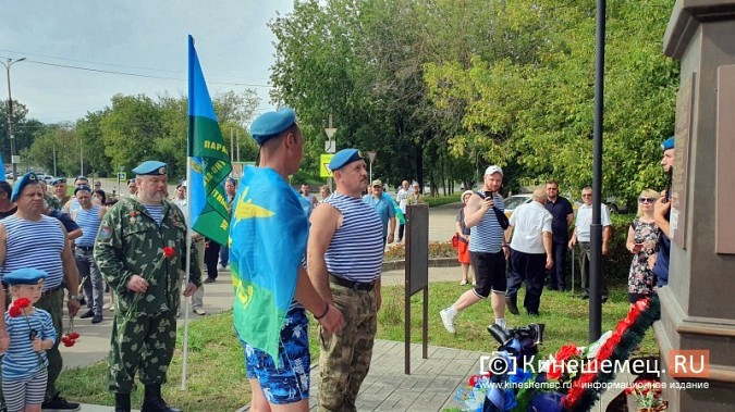 «Вернёмся с победой!»: В Кинешме отметили 93-ю годовщину образования ВДВ фото 21