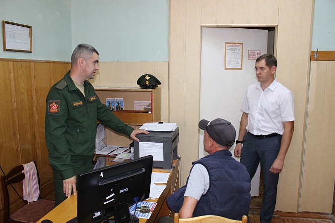 Руководитель Кинешемского района посетил пункт отбора на контрактную службу фото 3