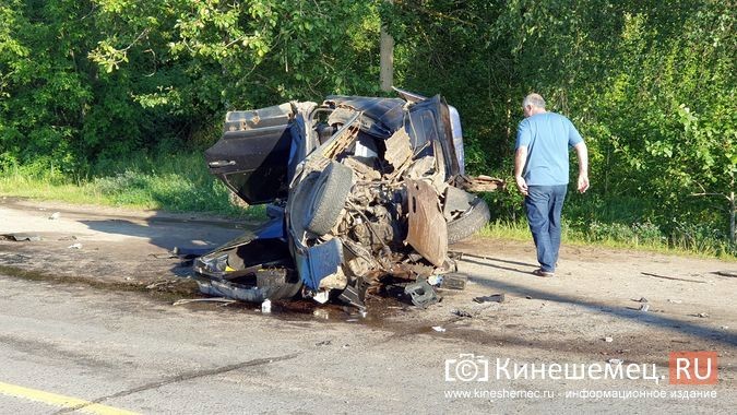 Жуткое ДТП на ул.Подгорной: лоб в лоб столкнулись ВАЗ и Audi A8 фото 3