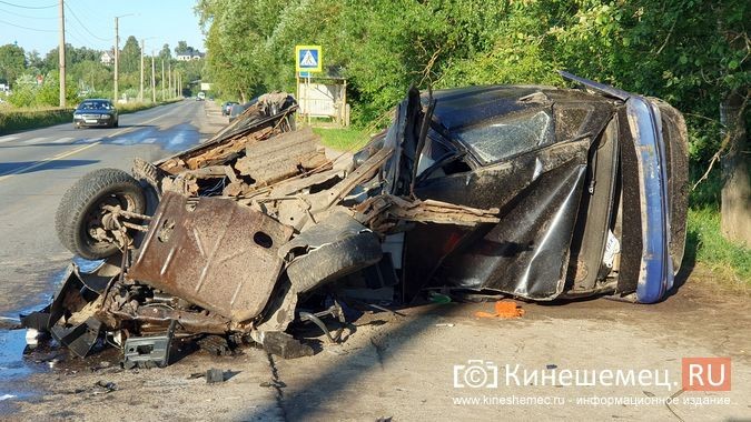 Жуткое ДТП на ул.Подгорной: лоб в лоб столкнулись ВАЗ и Audi A8 фото 4