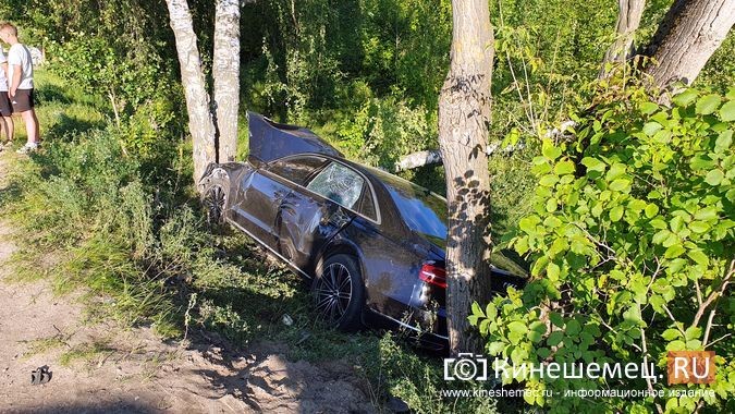 Жуткое ДТП на ул.Подгорной: лоб в лоб столкнулись ВАЗ и Audi A8 фото 5