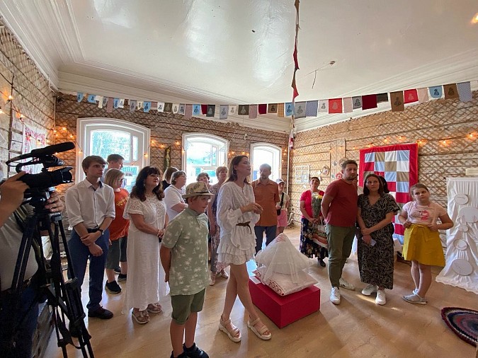 В кинешемском «ЯМузее» открылась выставка «Реконструкция памяти: вышивая семейный архив…» фото 2