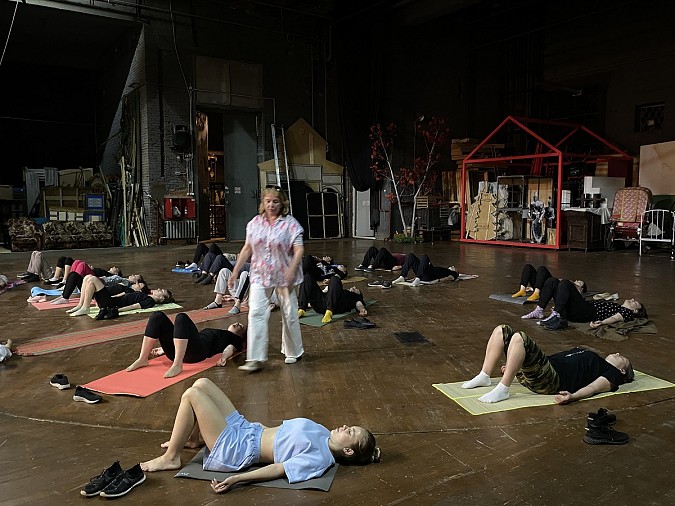 С труппой кинешемского театра работает педагог по сценической речи  школы Олега Табакова фото 2