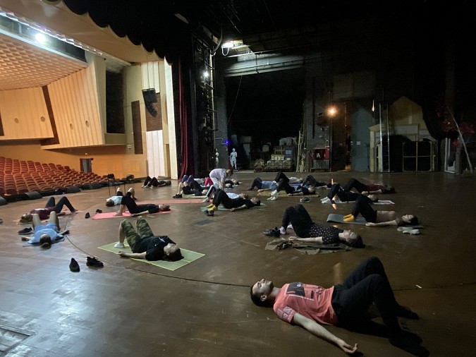 С труппой кинешемского театра работает педагог по сценической речи  школы Олега Табакова фото 3