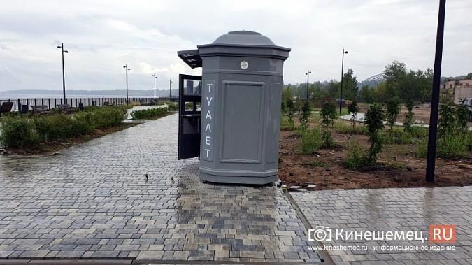 Новый туалет на стрелке у Никольского моста все больше напоминает Пизанскую башню фото 2