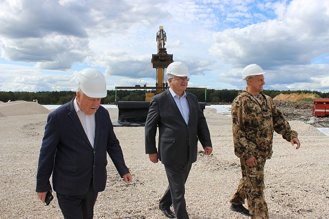 На свалке в Сокольниках после тушения очагов возгораний формируют террикон фото 2