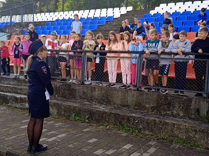 Сотрудники ГИБДД провели встречу с воспитанниками спортшколы «Звездный» фото 2