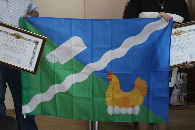 У Луговского сельского поселение появился герб и флаг фото 5