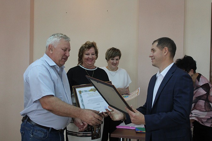 У Луговского сельского поселение появился герб и флаг фото 4